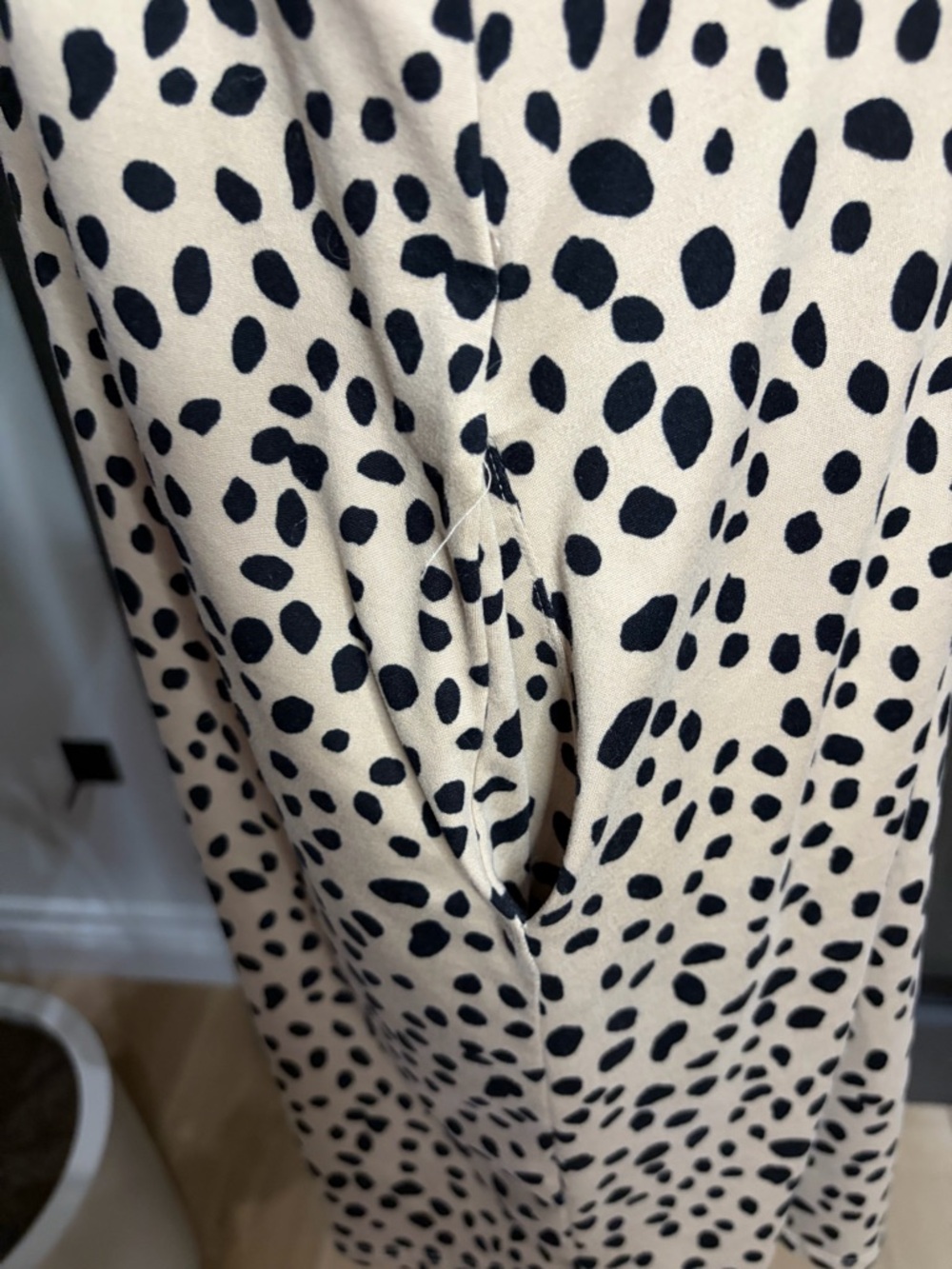 Tan and Black Dalmatian Print V Neck Dress Size Medium - Picture 10 of 13